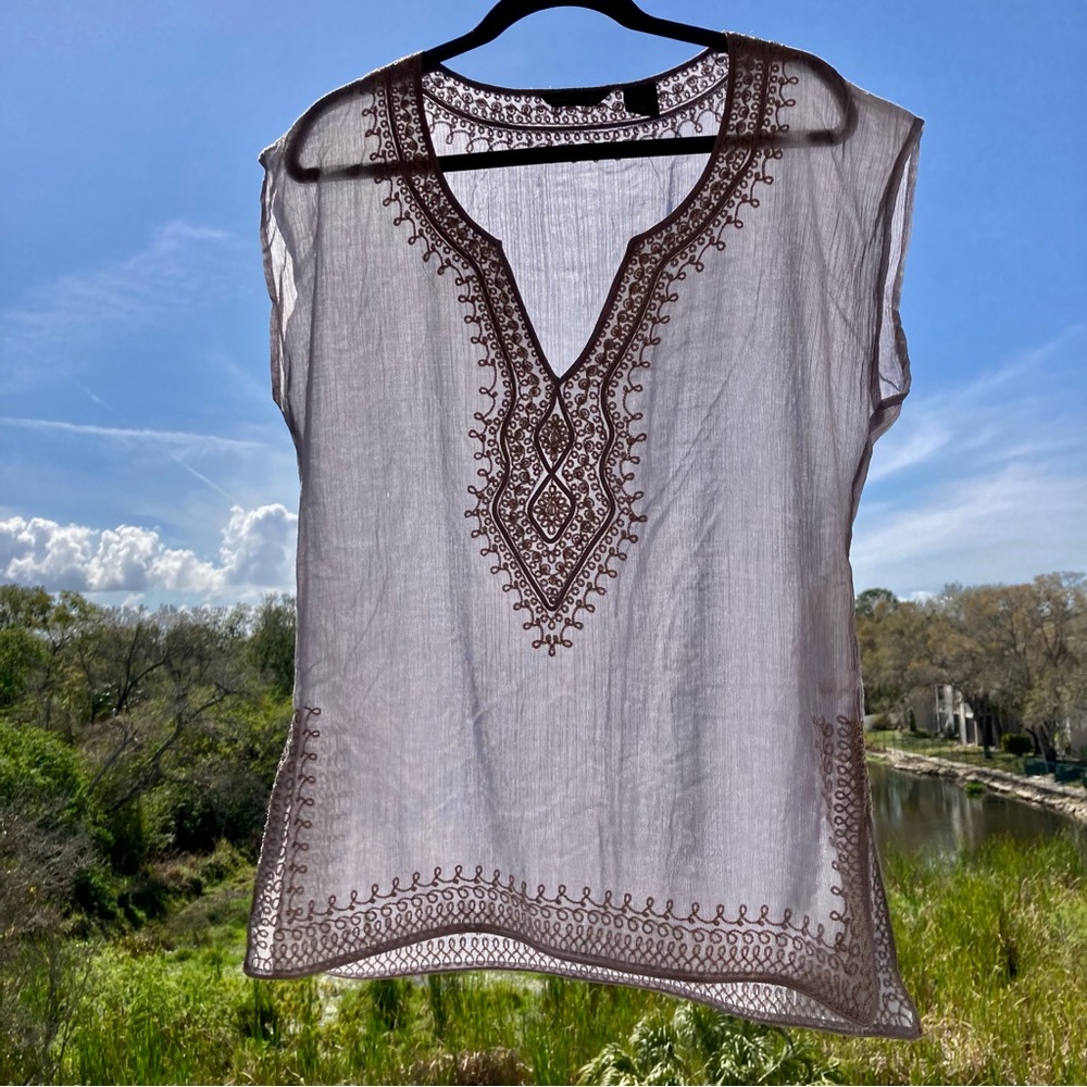 NEW YORK & COMPANY Sleeveless Top Embroidered Lightweight Pullover Summer Sz M